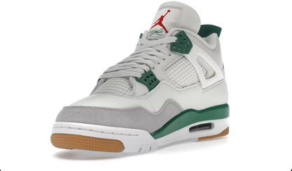 Jordan 4 Retro SB
Pine Green