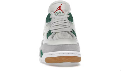 Jordan 4 Retro SB
Pine Green