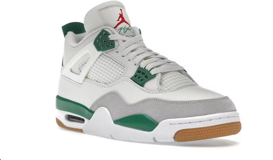 Jordan 4 Retro SB
Pine Green