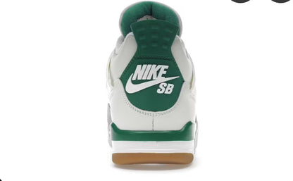 Jordan 4 Retro SB
Pine Green