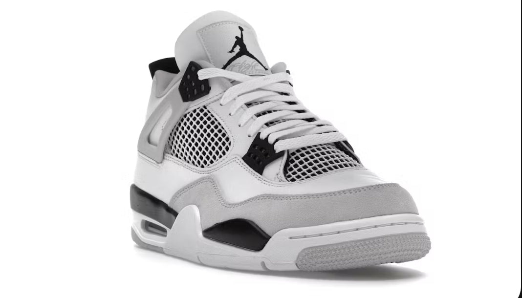 Jordan 4 Retro
Military Black